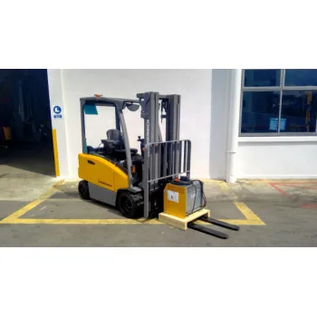 EFG 425 Four Wheel Counterbalance truck