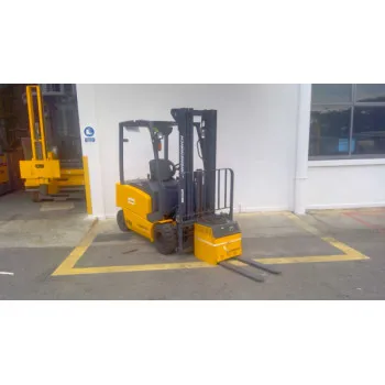 EFG 320 Electric Four Wheel Counterbalance Truck